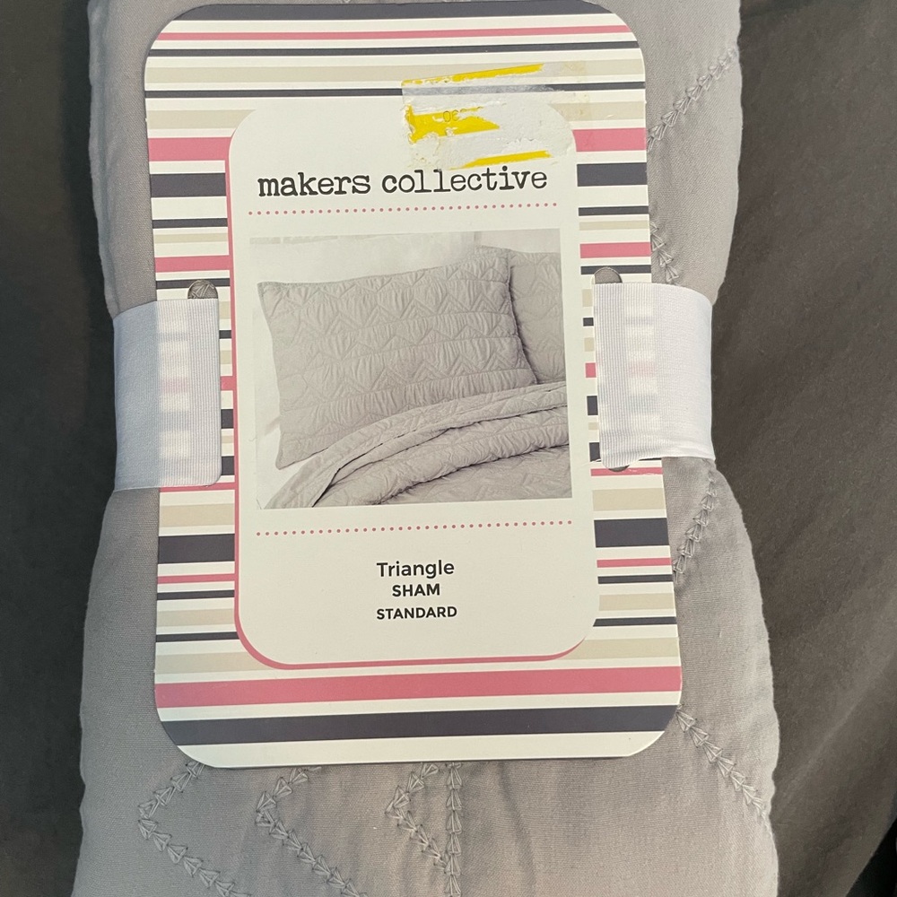 NWT Target standard size pillow sham. Cute! 💕